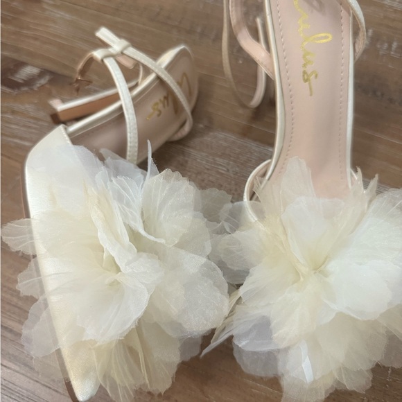 Lulu's Cream Floral Heels - Picture 4 of 8